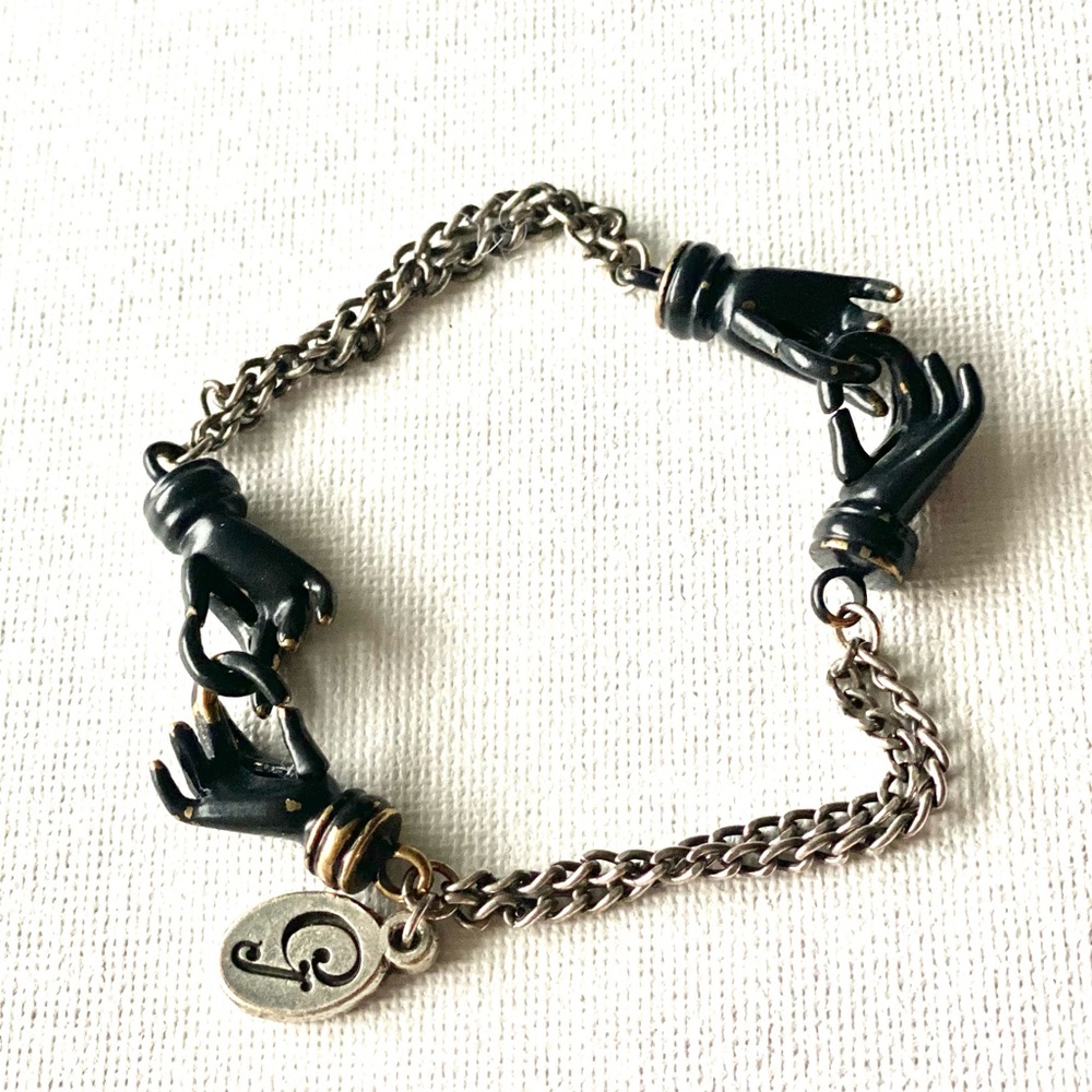 Hand Clasp Bracelet